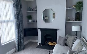 Victorian South Belfast Area Lisburn Road 3 Double Bedrooms - Great Transport Links